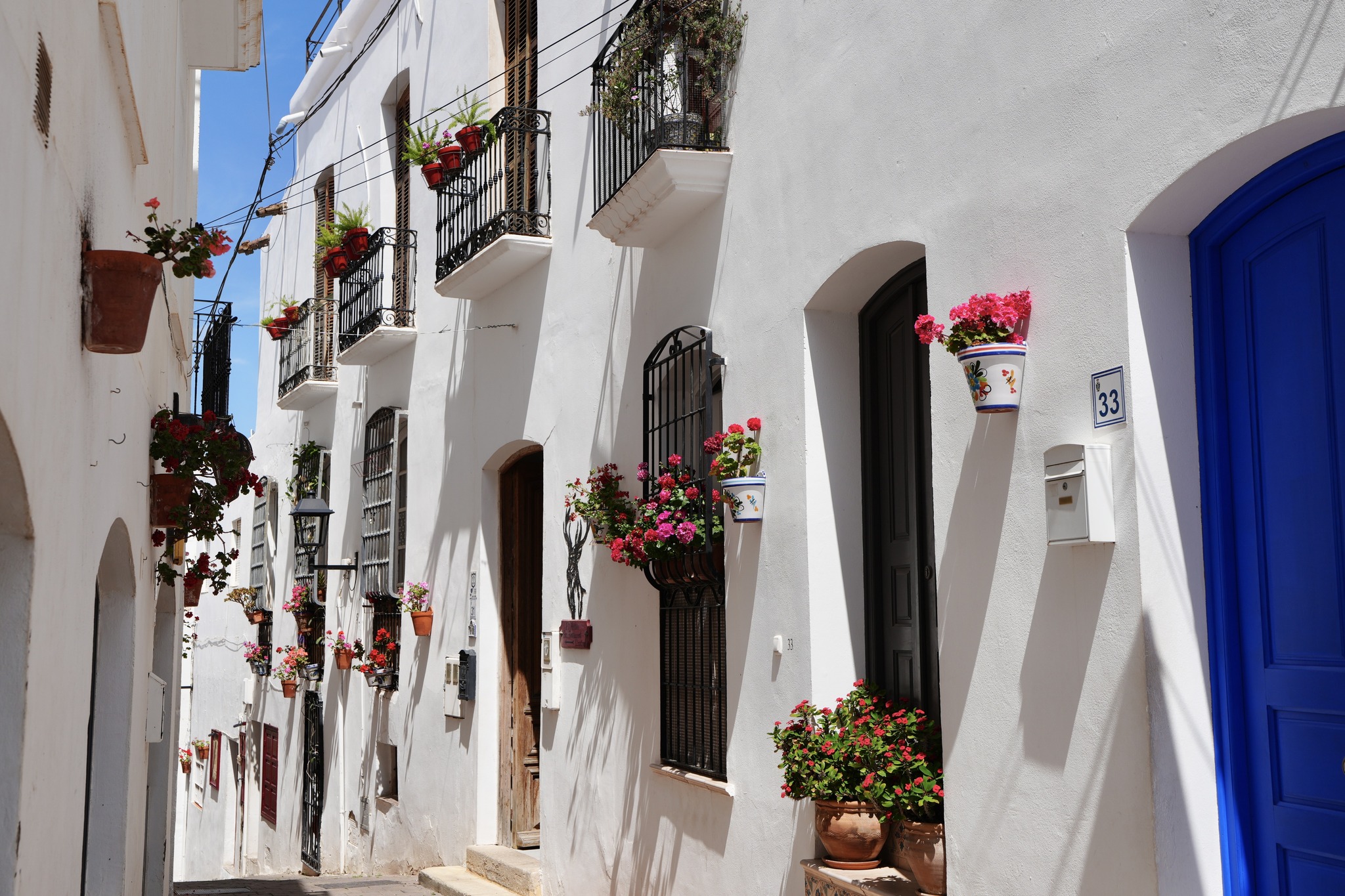 Mojácar continúa consolidando su posición como uno de los destinos turísticos más destacados del litoral español, gracias a una apuesta firme por la calidad, la sostenibilidad y el cuidado integral de la experiencia del visitante.